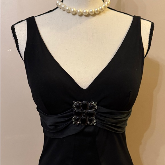 Cache Black Sleeveless Blouse with Embellished Detail - Picture 4 of 13